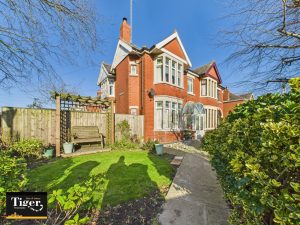 Squires Gate Lane, Blackpool, FY4 3RE